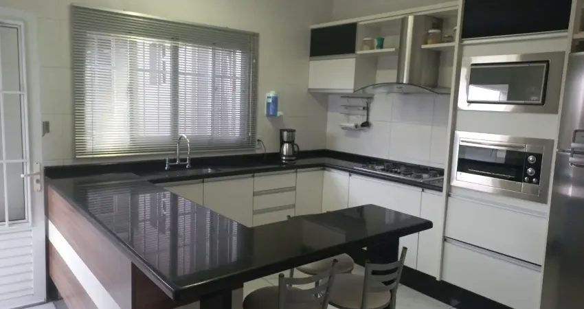 Casa com 3 quartos para alugar na Rua José Davo Filho, 66, Centro, Itupeva