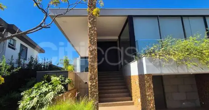 Casa moderna com piscina raia e vista, no condomínio alphaville nova esplanada