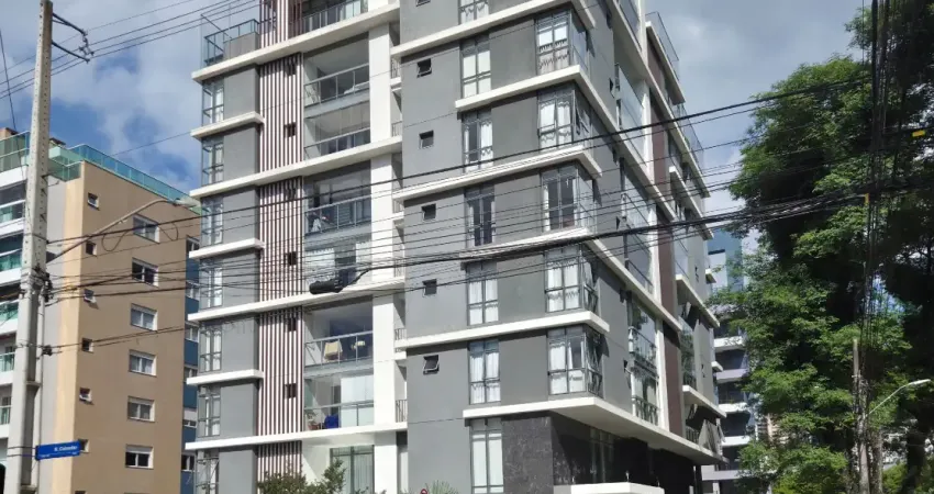 Cobertura decorada e mobiliada no ahú — vista deslumbrante e alto padrão em cada detalhe.