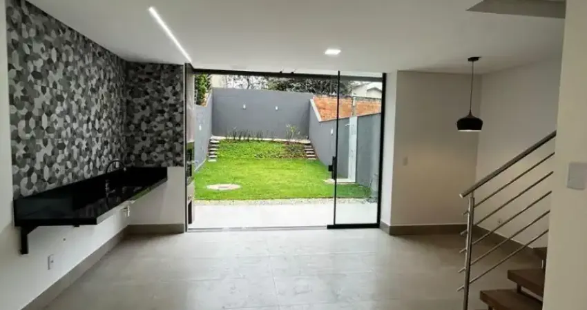 Casa com 3 quartos à venda na Rua Virgínia Plascidina da Conceição, 1, Parque Pinheiros, Taboão da Serra