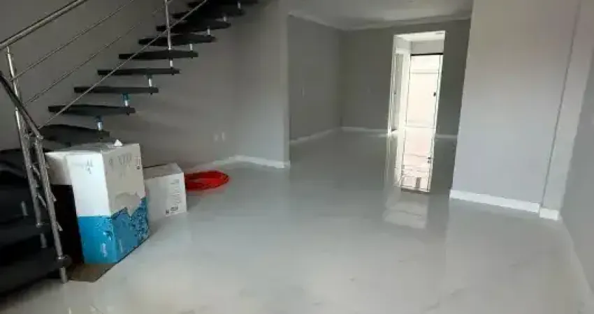 Casa com 3 quartos à venda na Rua Distrito Federal, 1, Jardim Sílvia, Embu das Artes