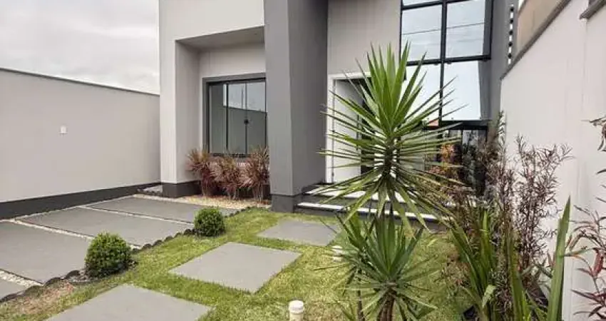 Casa moderna com suíte e amplo terreno no loteamento galápagos – tijucas