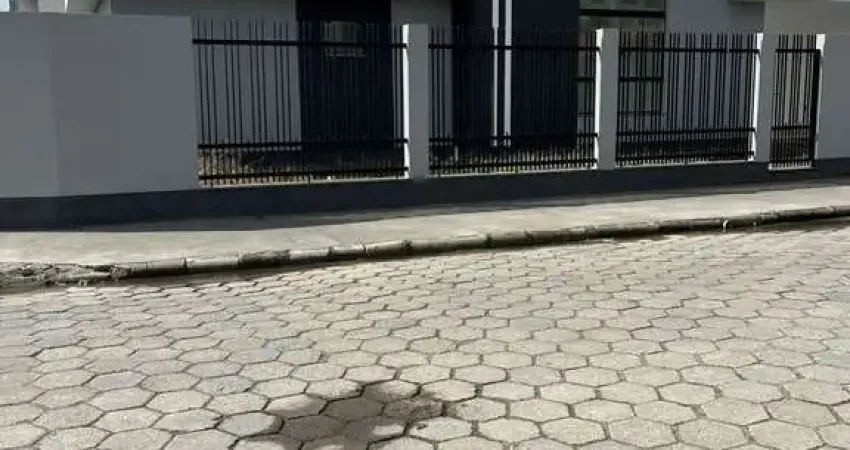 Casa de esquina com suíte e amplo terreno no bairro areias – tijucas