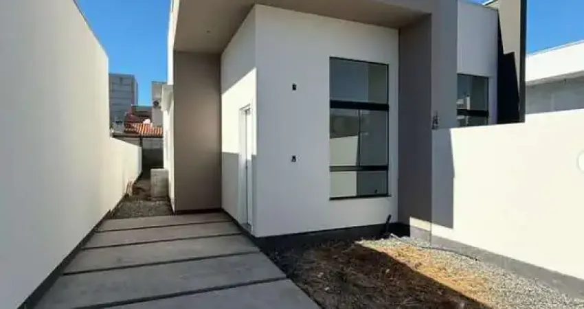 Casa em tijucas, bairro areias, 2 quartos com suíte, 57m², excelente terreno