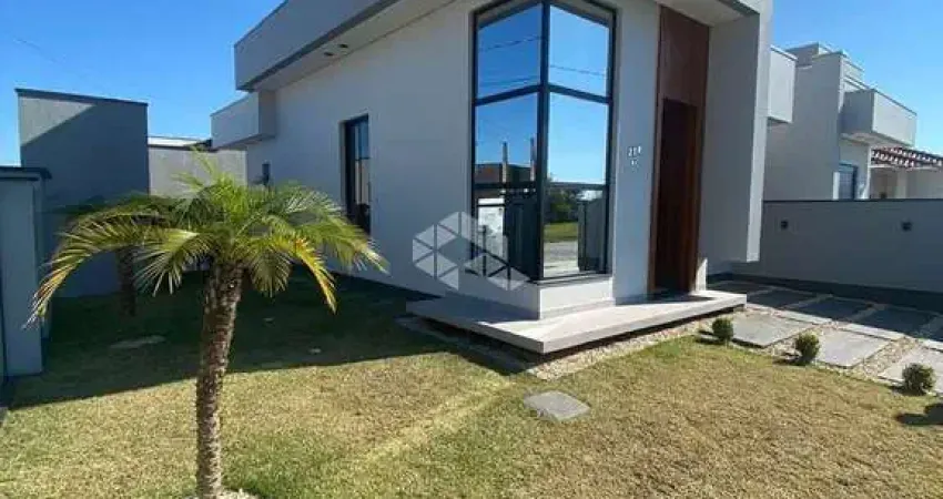 Casa com suíte e área de lazer no bairro universitário – tijucas/sc