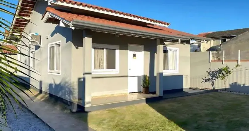 Casa com duas moradias e escritura pública no bairro universitário – tijucas/sc