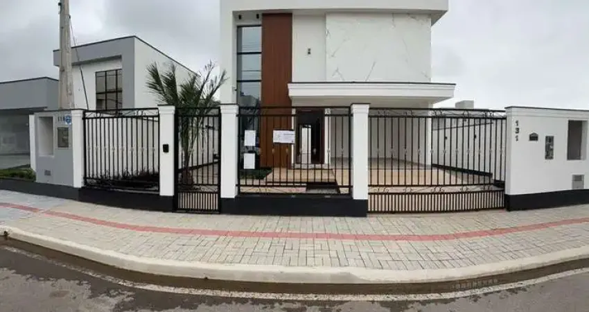 Casa de alto padrão com piscina e 3 suítes no loteamento dom geraldo - tijucas