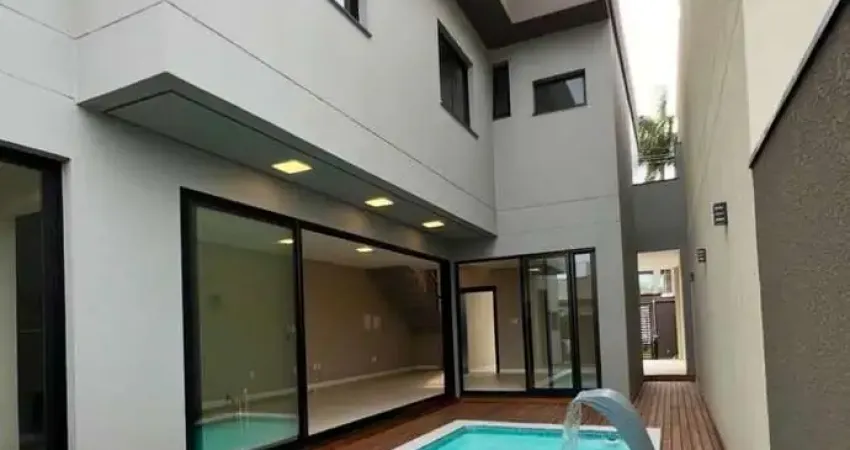 Sobrado de alto padrão com 3 suítes e piscina no bosque da mata – tijucas