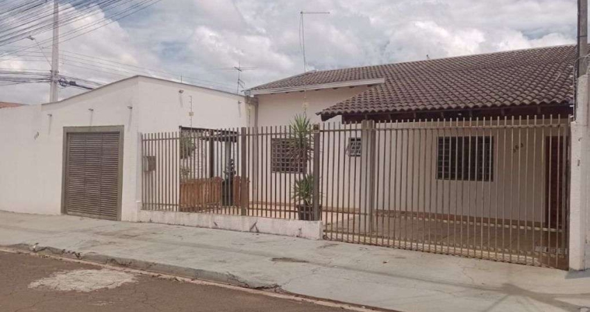 Casa com 2 dormitórios à venda, 200 m² por R$ 429.000,00 - Residencial Abussafe - Londrina/PR