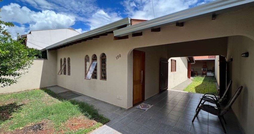 Casa à venda, por R$ 650.000,00. Jardim Tarumá na região leste em Londrina-PR