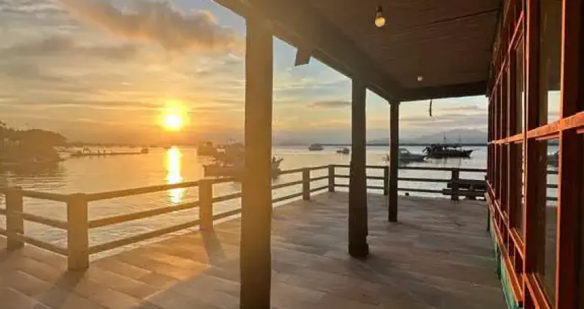 Casa comercial à venda no Centro, Guaratuba