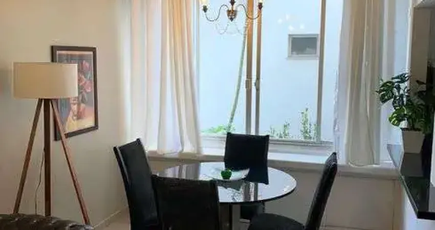 O apartamento é um duplex de 49 metros quadrados de área útil , com 1 suíte, sala para dois ambiente