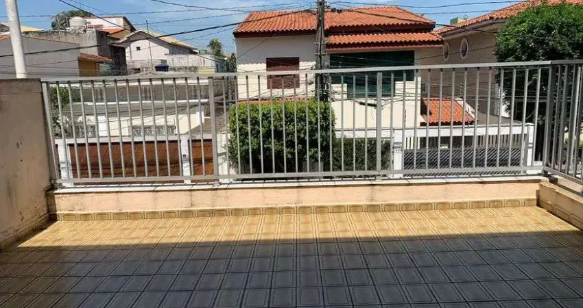 Casa muito boa, rua calma, silenciosa, bom estado de conservação