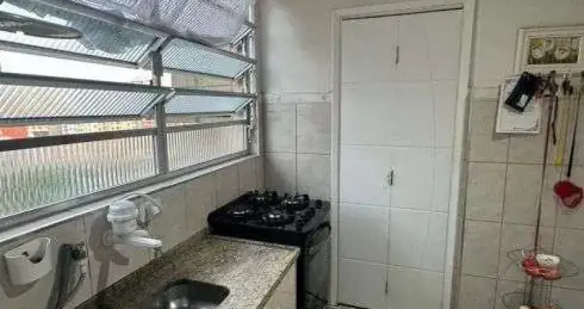 O prédio possui churrasqueira e solarium, portaria 24 horas