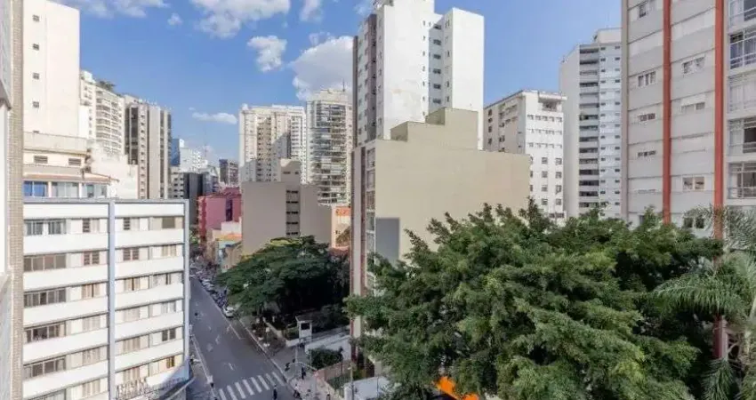 1 dormitório, 1 banheiro, 1 área de serviço, 1 cozinha, 1 sala, 1 closet, sem vaga na garagem.