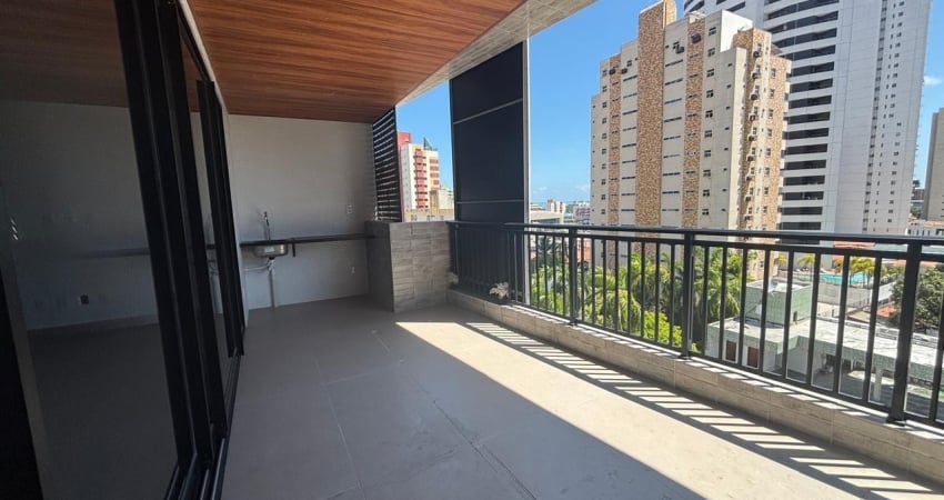 Um apto por andar, com 145,00m² cada, frente nascente, predio de esquina e a 4 quadras da praia