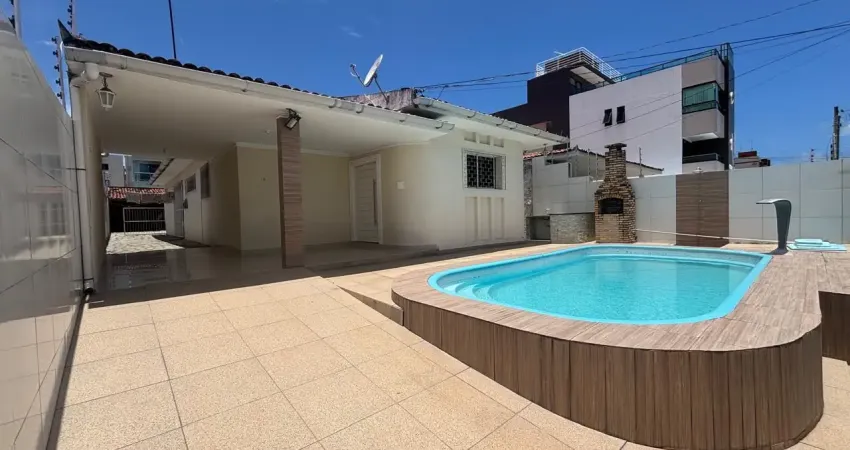 Casa a venda nos Bancários, piscina, 3 suítes, excelente localização