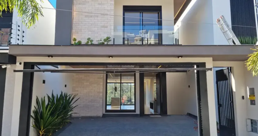 Belissima residência de 4 suítes, piscina aquecida, gourmet amplo e painel solar para geração de energia no portal dos ipês 3 em cajamar