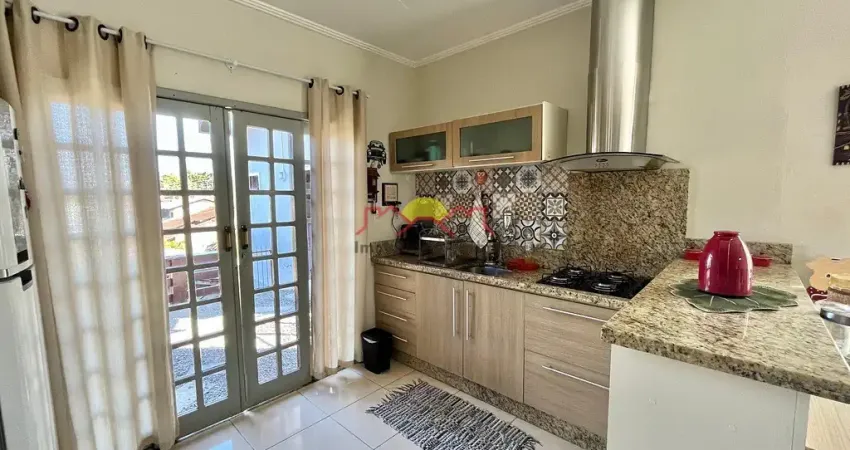 Casa averbada semi mobiliada com amplo terreno bairro floresta