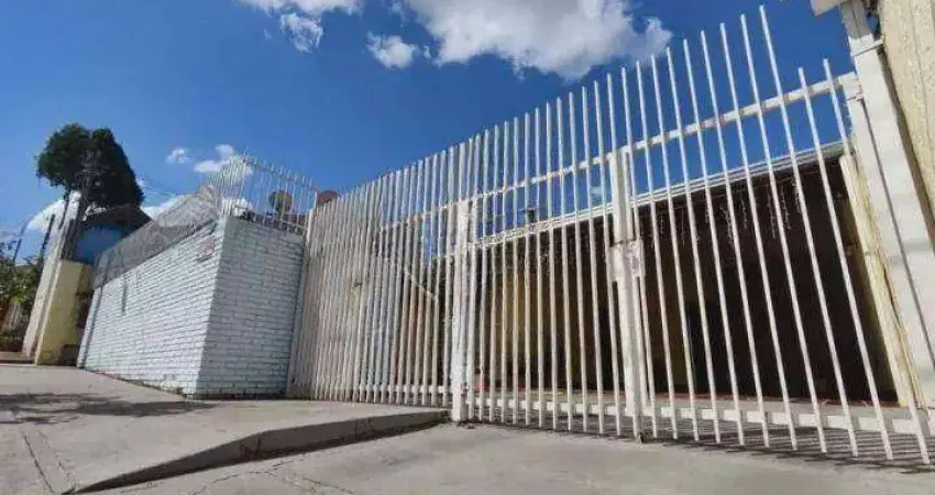 Casa com 4 dormitórios à venda, 226 m² por R$ 740.000,00 - Champagnat - Londrina/PR