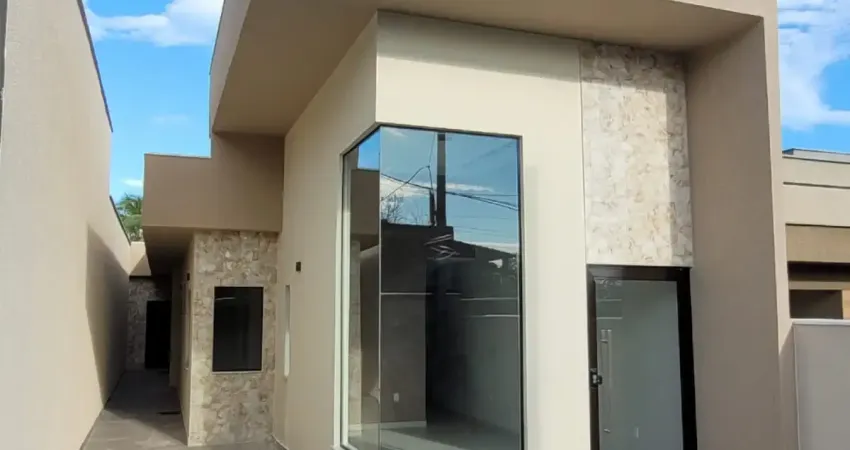 Casa belíssima , fino acabamento! próximo à praia, comércio e serra.
