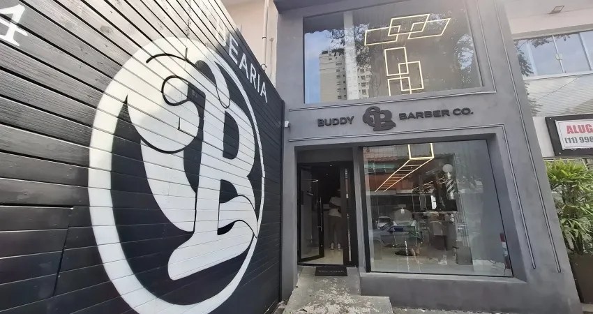 Loja linda...sobrado reformado com ac, 01 vg..na melhor rua de  moema...