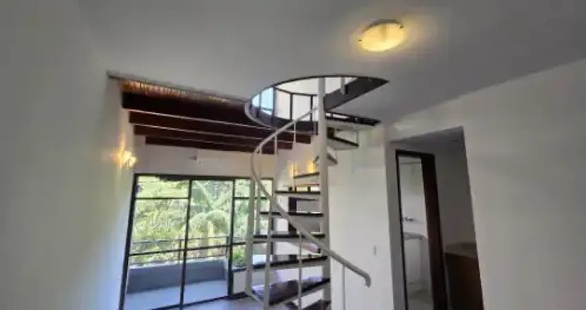 Localização: Praça Alexandre de Gusmão (Jardins). Diferencial: Duplex com mezanino e vista para a praça. Proximidade: 100 metros da Av. Paulista.