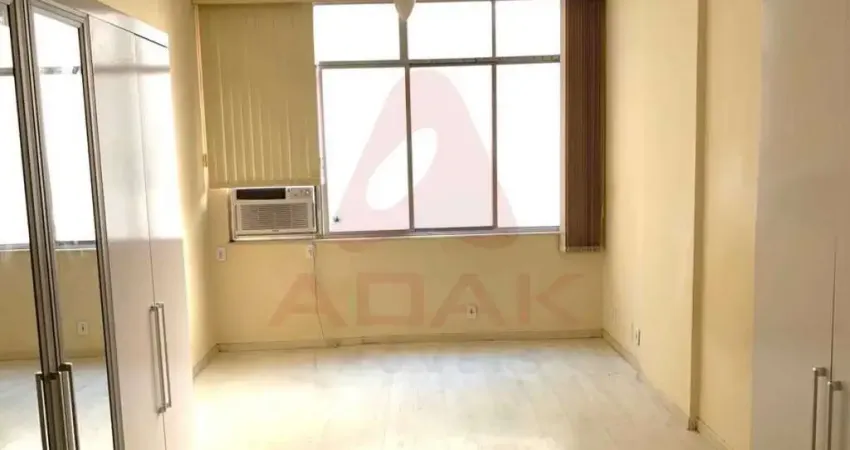 Kitnet / Stúdio à venda na Praça Serzedelo Correia, Copacabana, Rio de Janeiro