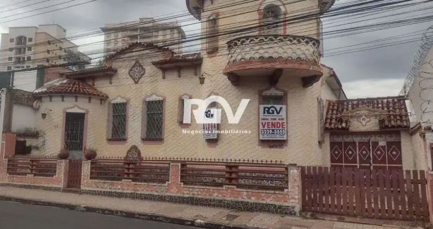 Casa com 4 quartos para alugar no Fundinho, Uberlândia 