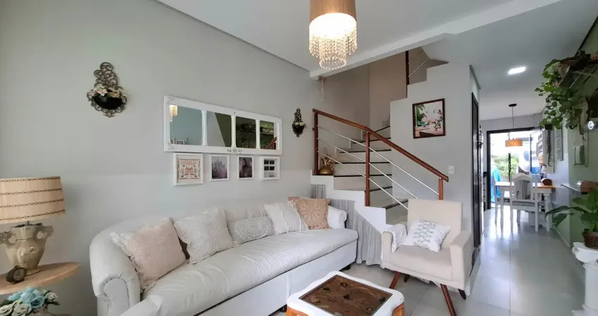 Sobrado com 2 quartos e ampla área externa, à venda em aventureiro, joinville.