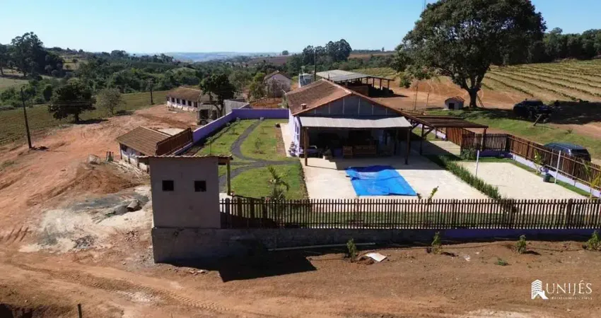 Chácara à venda em araguari-mg: 2 quartos, 1 suíte, 3 salas, 1 banheiro, 150 alqueires de área. venha conferir!
