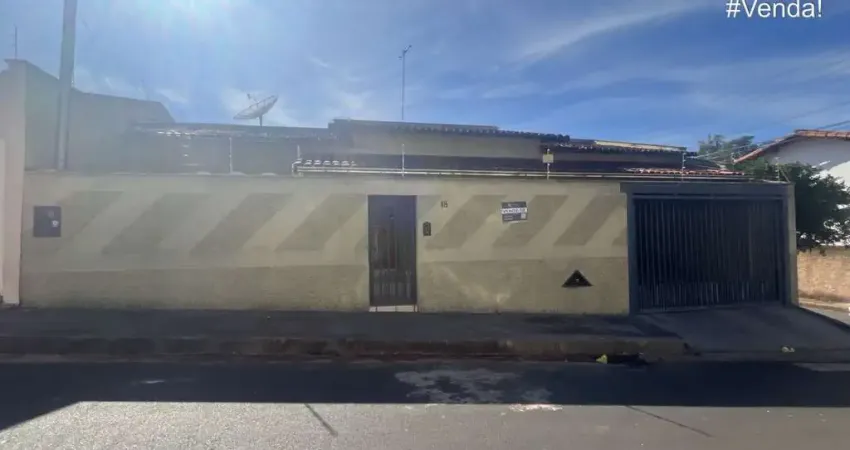 Imperdível oportunidade de adquirir uma casa no carmo, monte carmelo-mg: 4 quartos, 1 suite, 3 salas, 3 banheiros, 2 vagas de garagem, 137,00 m²!