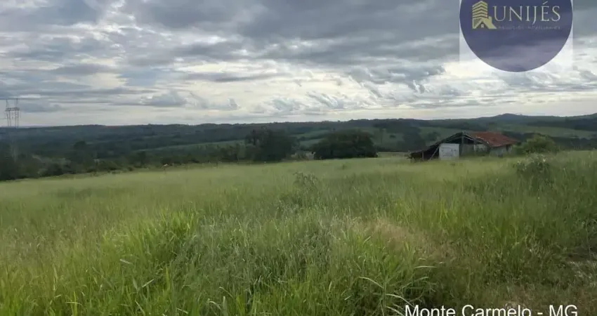 Fazenda 64 hectares  1 quarto, 1 sala, 1 banheiro  monte carmelo-mg, zona rural?água do rio santa maria + cisterna  apto para café  sede simples  documentação ok2.600.000,00  contato: jose edlanio - c