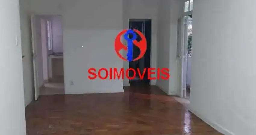 Apartamento no primeiro andar,com 3 quartos, 2 banheiros, 1 social, e 1 de serviço , dependência e área de serviço