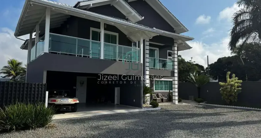 Casa exclusiva com 3 dormitórios e deck para atracação à venda, 315 m² por r$ 3.100.000 - centro - balneário piçarras/sc