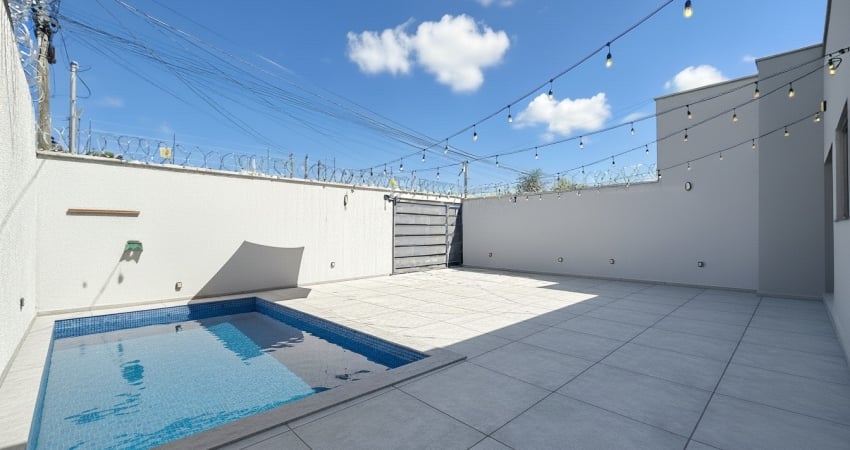 Casa muito bem localizada, sozinha no terreno de 200m² - imagens de perspectiva .