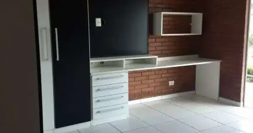 Vendo casa bem condomínio fechado com 4 suítes. aceita permuta até r$ 1.000.000.