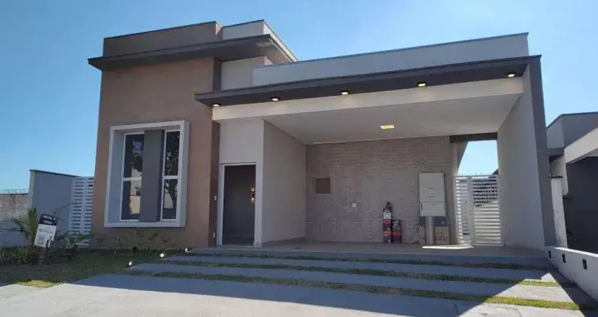 Linda casa térrea em condomínio. estamos colocando móveis planejados.