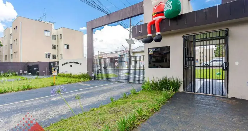 Residência em condomínio fechado com 03 vagas, no campo comprido.