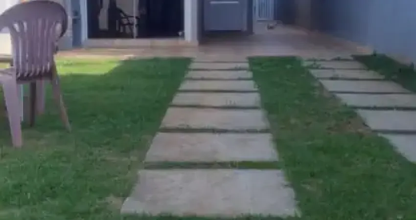 Casa à venda no bairro regina – lado praia, rua pavimentada, com suíte, área gourmet, 3 vagas, escritura e opção de compra mobiliada por r$ 305 mil