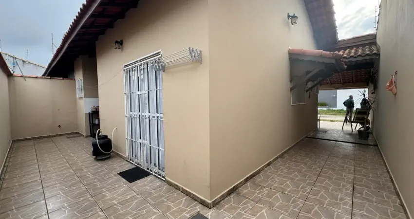 Casa à venda no jardim guacyra – itanhaém/sp excelente oportunidade no jardim guacyra, um dos bairros mais tranquilos e valorizados de itanhaém. o imóvel possui 130 m² de área total e 60 m² de área c