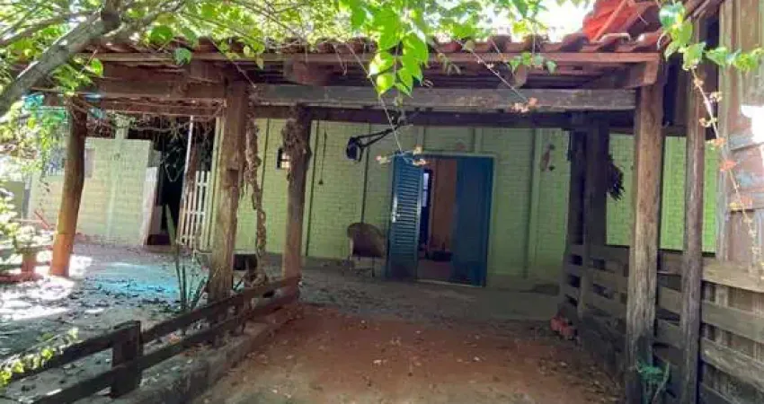 Casa a venda no vale azul com dois terrenos.
ótimo para canil.