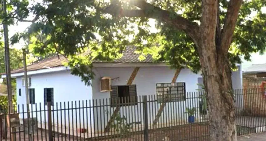 Casa no centro de naviraí - ms, com 675,00 m² de terreno a próximo a praça central e catedral.