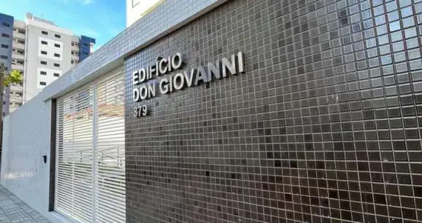 Apartamento a venda no condomínio edifício don giovanni, na zona 07.
apto novo e de frente para a rua. pronto para morar. apto quitado e com armários planejados.