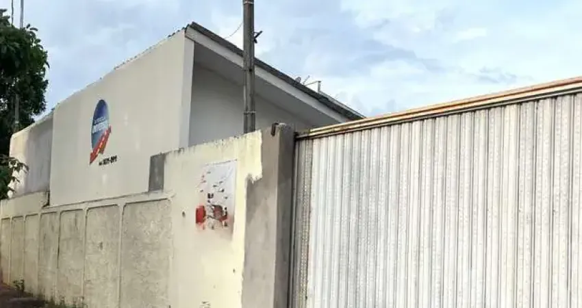 Amplo terreno no jardim alvorada. entre a avenida morangueira e a av. pedro taques.
lote plano e todo murado.