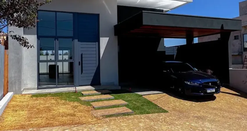 Casa térrea com 167m² de área útil, com 3 suítes, piscina, churrasqueira, à venda no condomínio quinta da mata 1