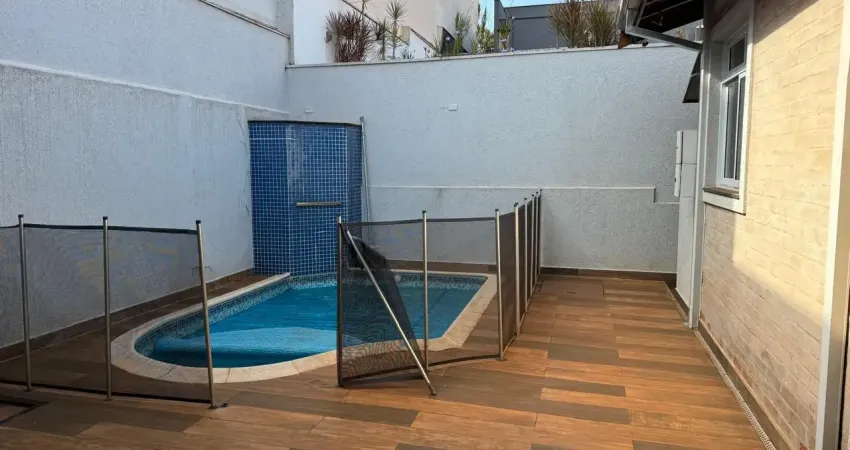 Casa em condomínio fechado, com 190m² de área útil, 3 quartos, 1 suíte, 2 vagas de garagem, piscina e churrasqueira, Jardim Nova Aliança.