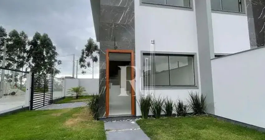 Excelente sobrado para venda com 2 suítes, vaga de garagem e amplo espaço no quintal com jardinagem