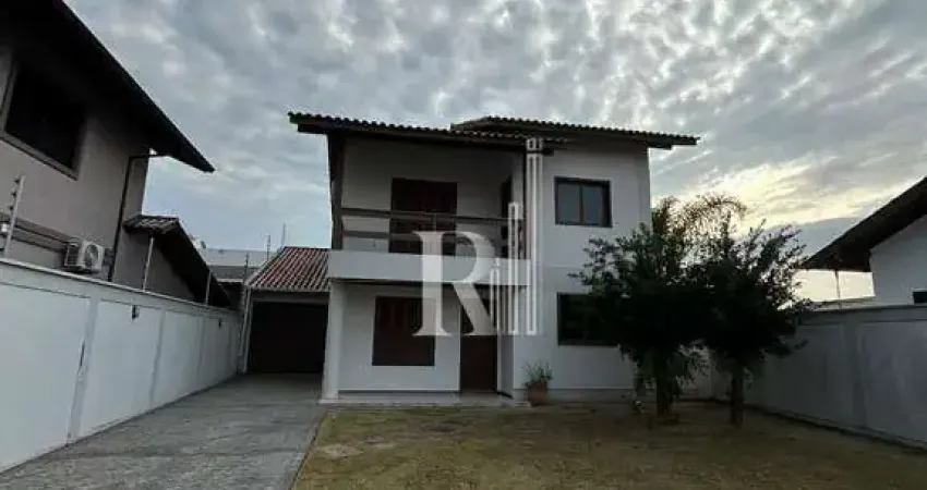 Casa para locação com 04 dormitórios sendo uma suíte e área gourmet com churrasqueira, centro, tiju