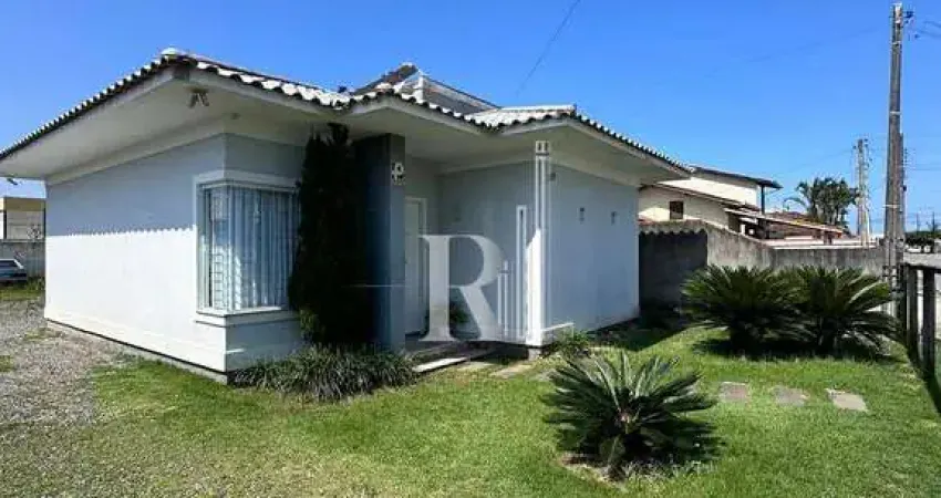 Casa à venda semi mobiliada próximo a br-101, creche e comércios locais, centro, tijucas, sc